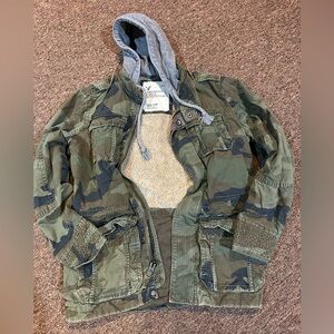 American Eagle - Camo Coat - Sherpa Lined - XS